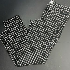 Old Navy Pixie Capri Pants